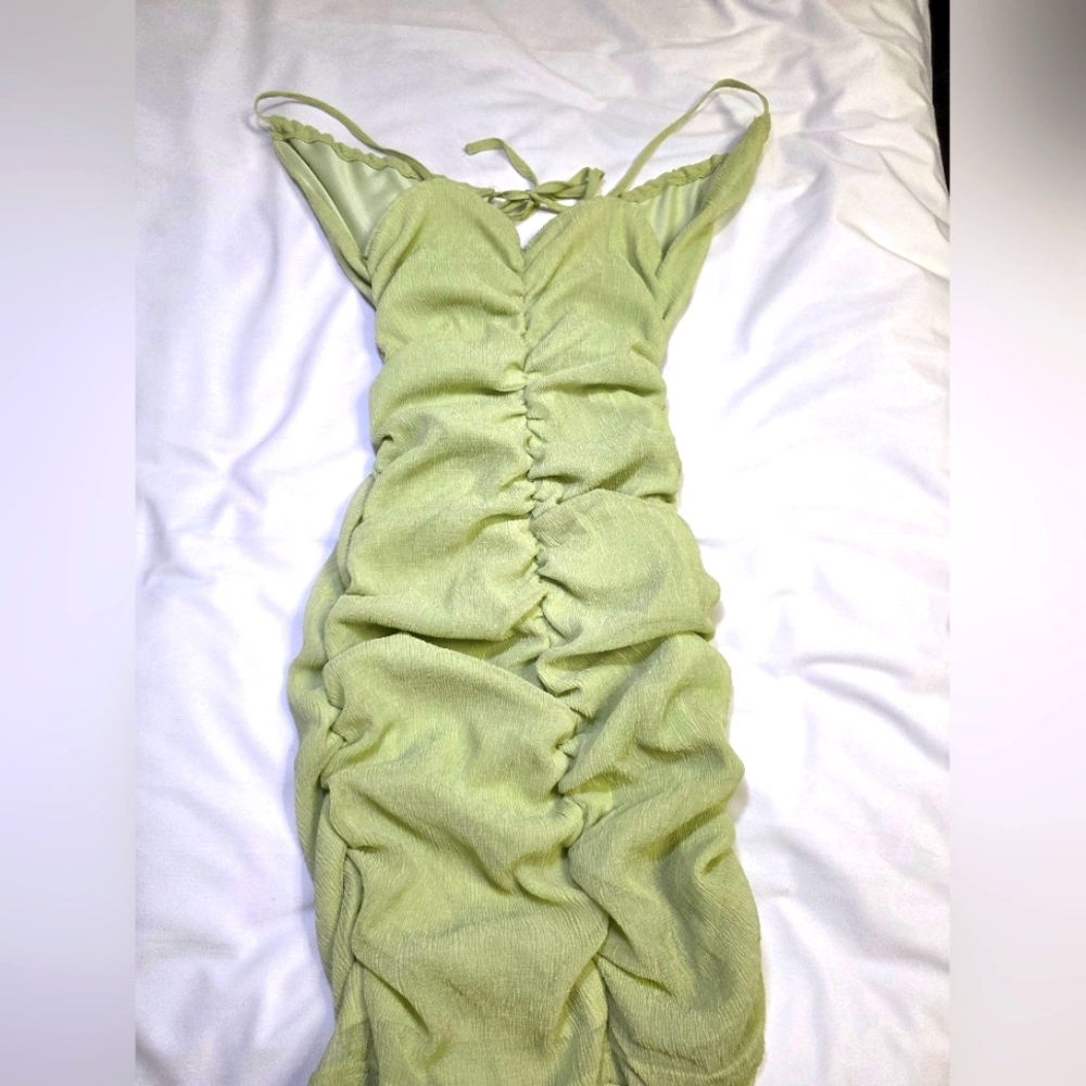 Bodycon Ruched Side Open Back Sexy Yilibasha Dress- Size Med Green   NWT